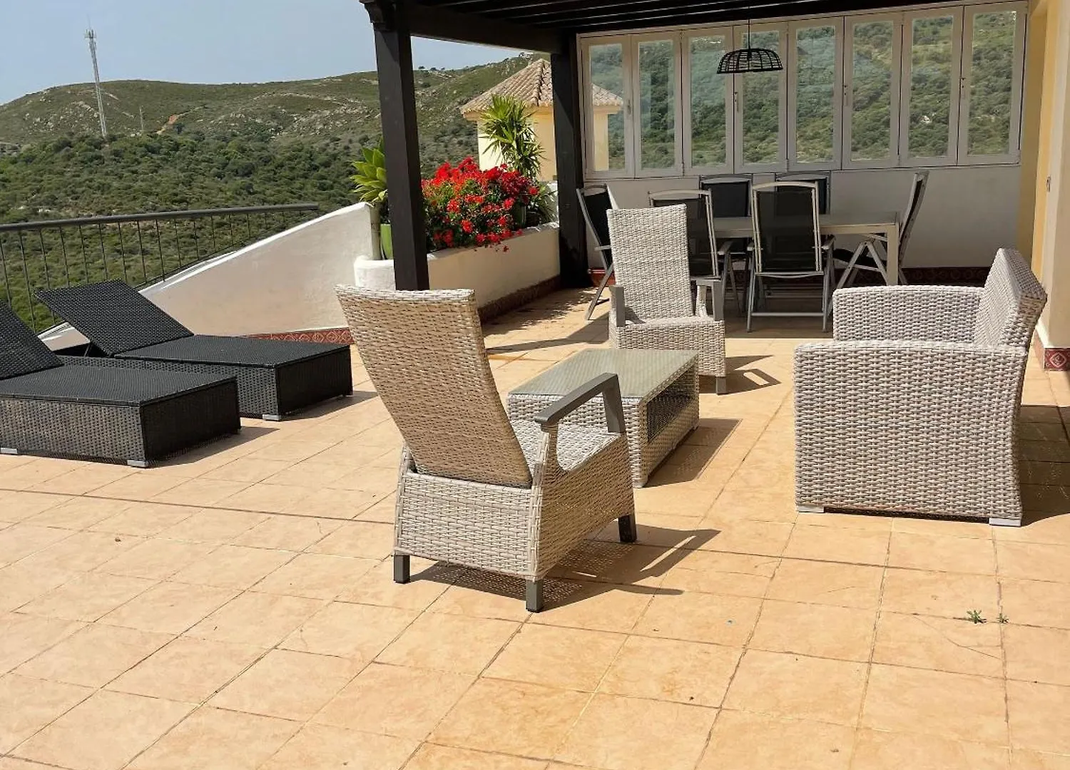 Spectacular Penthouse Apartment In Magnificent San Roque Club 펜션 산 로케
