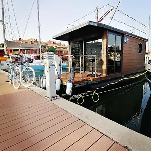  Botel La Maison Bateau Sotogrande